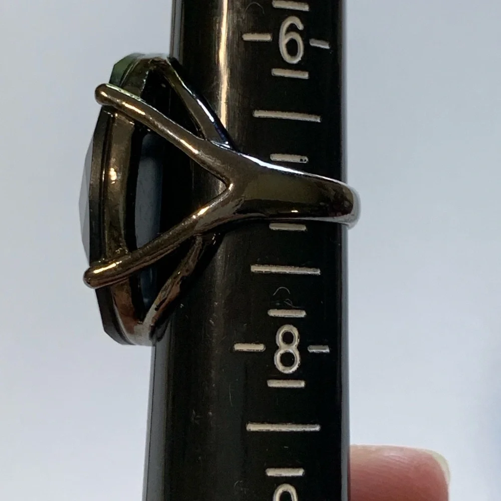 Stunning Green Black Gemstone Cocktail Ring with Gunmetal Accents - Size 7